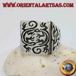 Square silver ring with engraved double mirror gecko seal