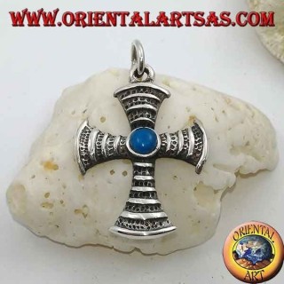 Ciondolo in argento a forma di croce con turchese tondo centrale