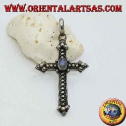 Pendentif croix en argent avec pierre de lune arc-en-ciel ovale