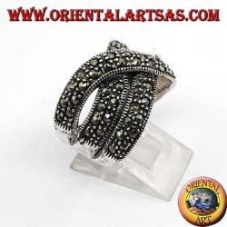 Band silver ring with intertwining of 3 lines with marcasite