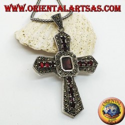 Pendentif croix en argent avec grenat rectangulaire central et grenats et marcassites sur les bras