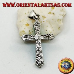 Colgante cruzado de plata con brazos de pasta turquesa y estructura plateada