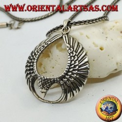 Colgante de plata águila en vuelo con las alas abiertas en un círculo