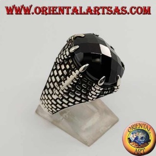 Bague en argent avec onyx ovale facetté serti par les griffes