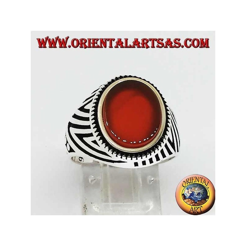 Bague en argent avec cornaline ovale plate et gravures gravées sur les côtés