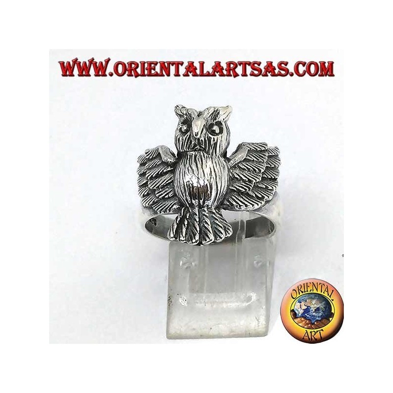 Bague en argent avec hibou entier aux ailes ouvertes