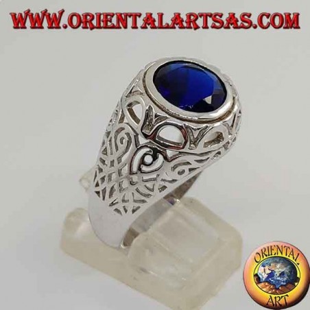 Silver ring with round sapphire zircon perforated on the sides
