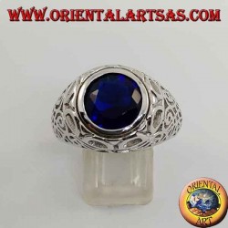 Silver ring with round sapphire zircon perforated on the sides