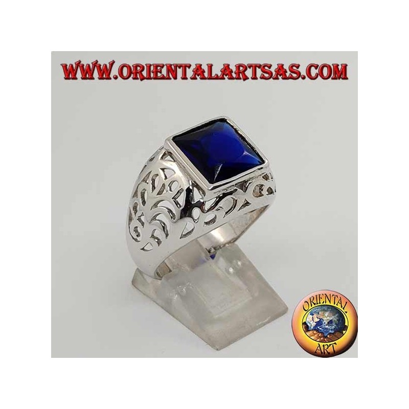 Silver ring with square sapphire zircon perforated on the sides