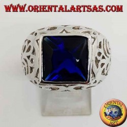 Anillo de plata con circón cuadrado de zafiro perforado en los lados