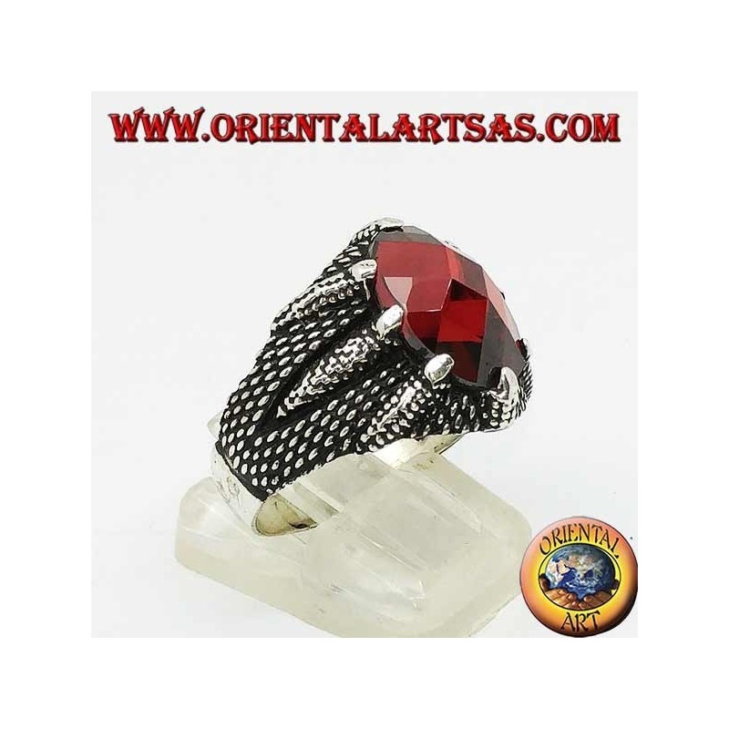 Bague en argent avec grenat ovale facetté serti par les griffes