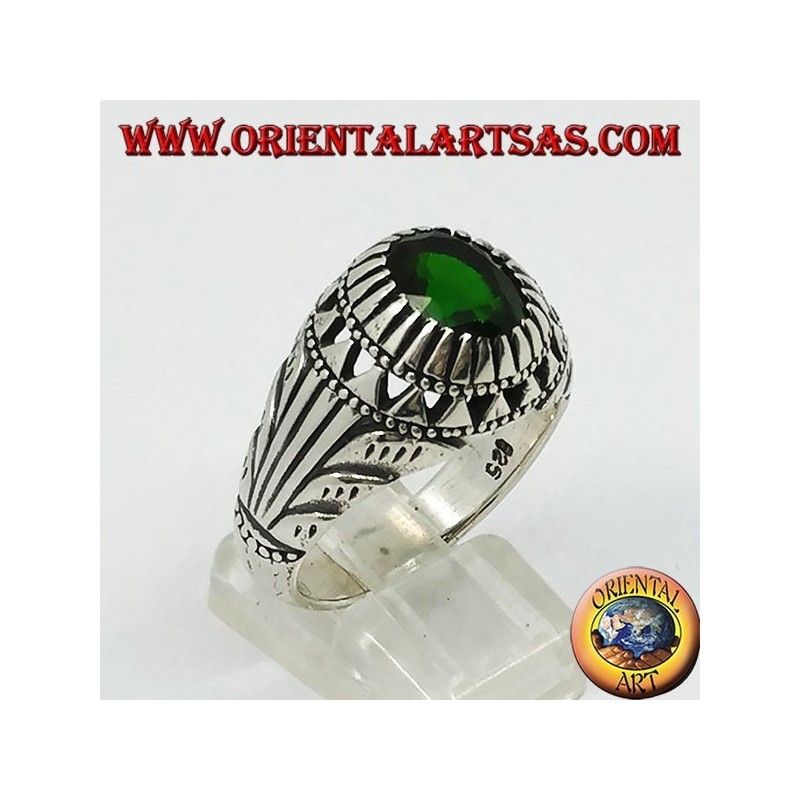 Bague en argent avec un ensemble de zircons ovales de couleur émeraude et des sculptures sur les côtés