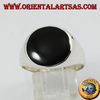 Smooth silver ring with round onyx