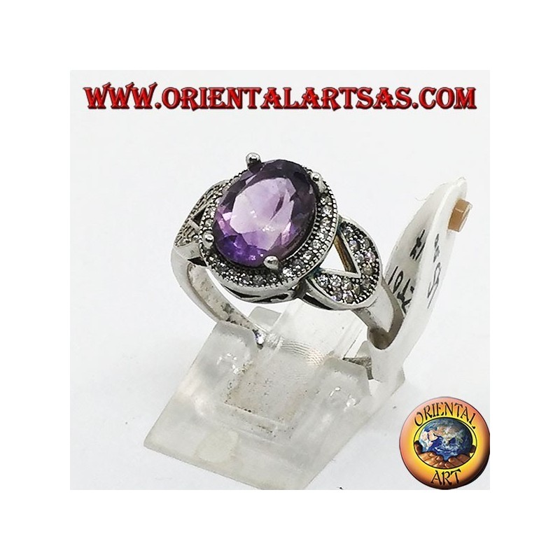 Anello in argento con ametista naturale ovale incastonata contornata da zirconi