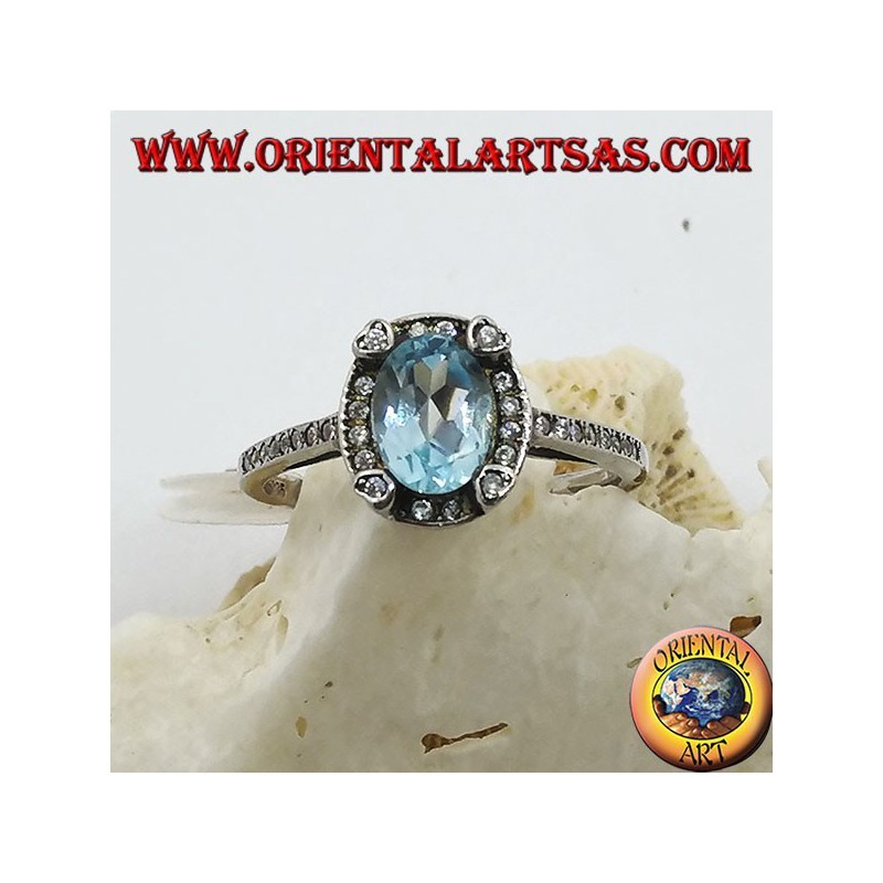 Anillo de plata con topacio azul oval natural engastado en circonitas.