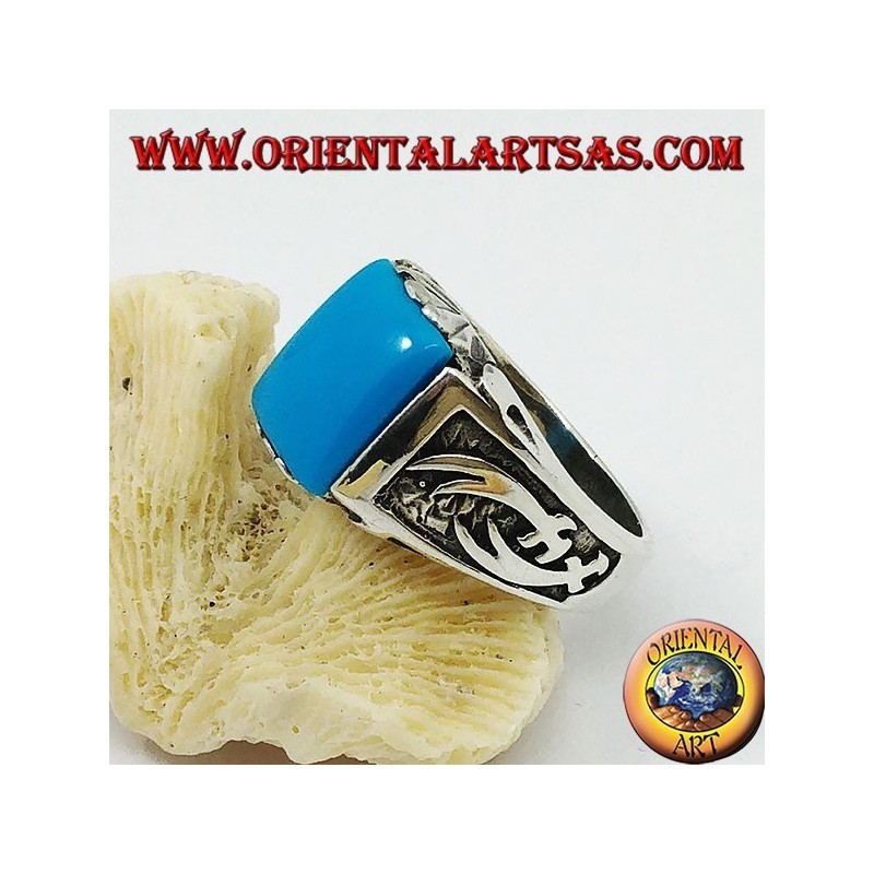 Anillo de plata con turquesa rectangular y cimitarras Zulfiqar de alto relieve en los laterales.