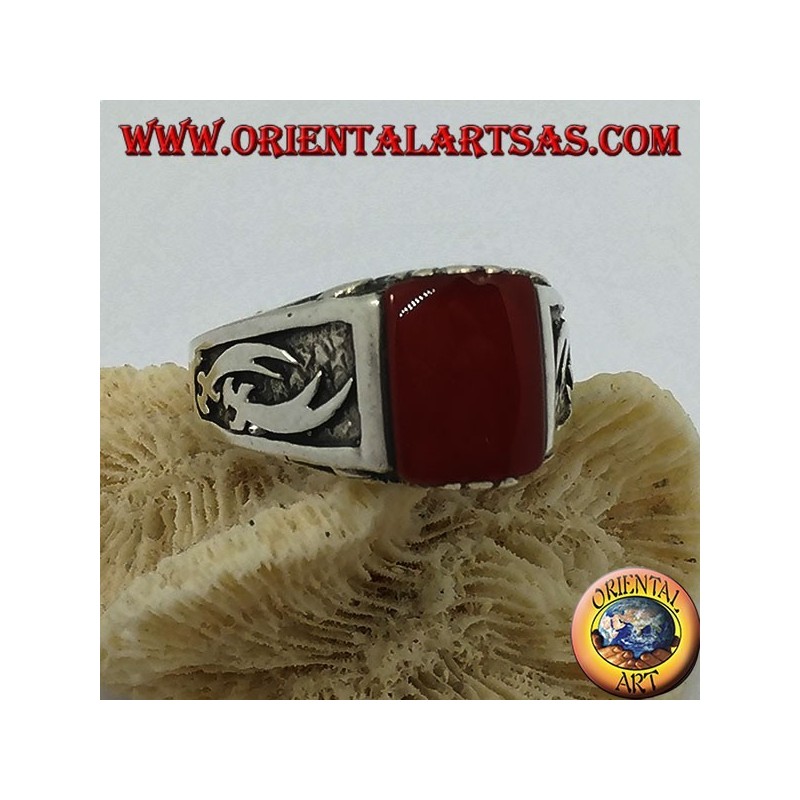 Bague en argent avec cornaline rectangulaire et cimitières Zulfiqar en haut relief sur les côtés