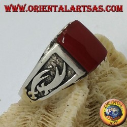 Bague en argent avec cornaline rectangulaire et cimitières Zulfiqar en haut relief sur les côtés