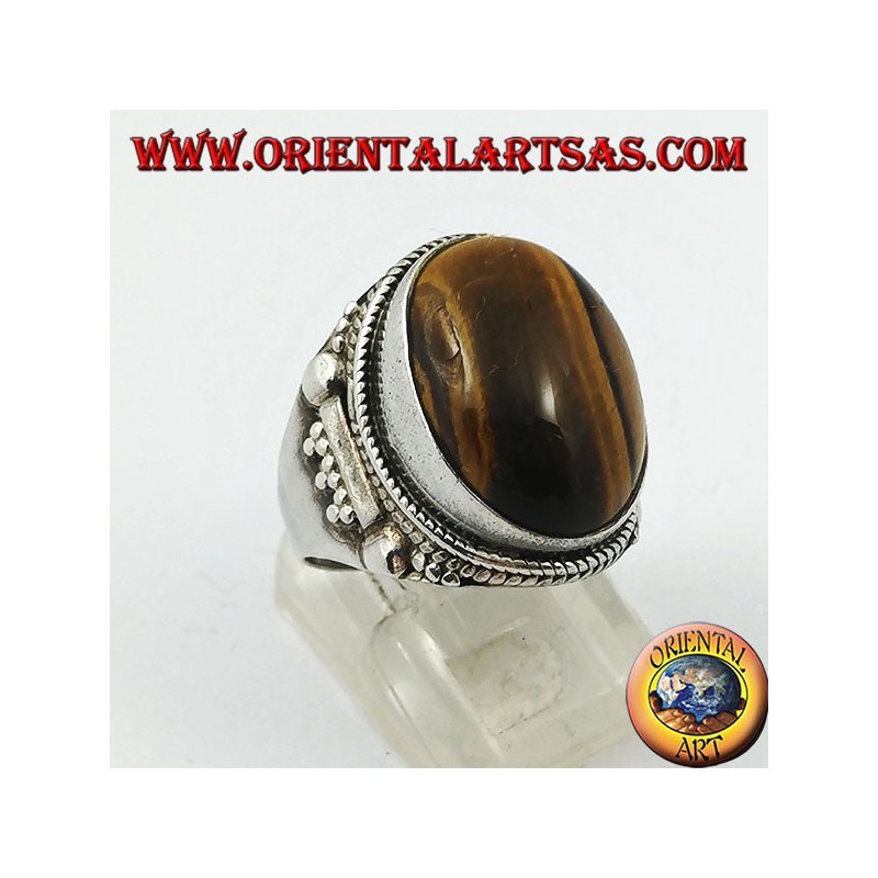 Anillo de plata con cabujón ovalado ojo de tigre y decoraciones indias