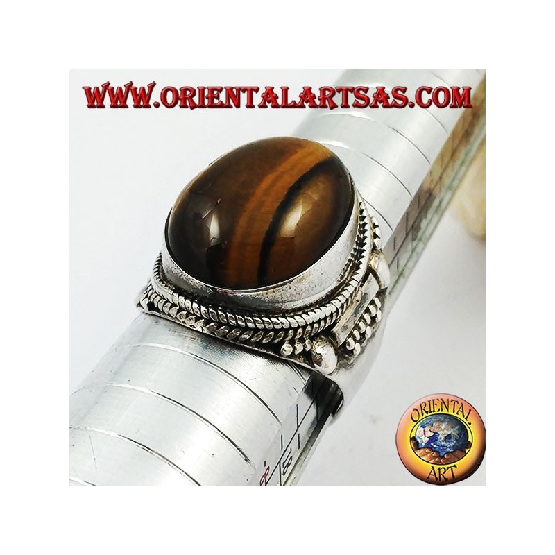 Bague en argent avec cabochon ovale oeil de tigre et décorations indiennes