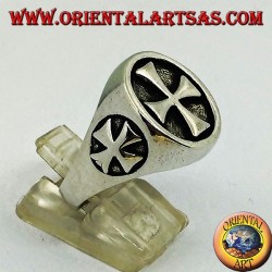 Bague en argent lisse avec sceau en croix templier et croix sur les côtés