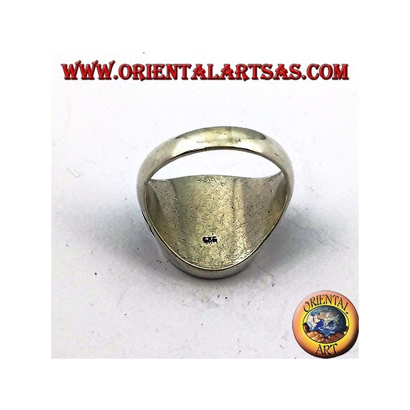 Anillo de plata lisa con sello cruzado templario y cruz en los lados.
