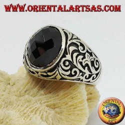 Silver ring with oval faceted onyx and floral engravings