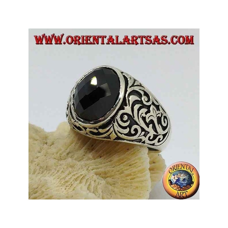 Bague en argent avec onyx facetté ovale et gravures florales
