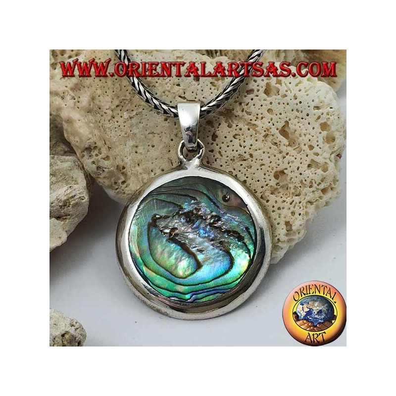 Round and smooth silver pendant with paua shell (abalone)
