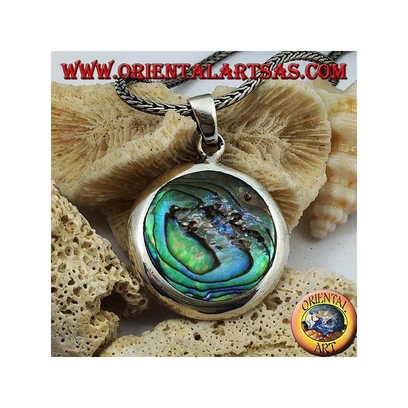 Round and smooth silver pendant with paua shell (abalone)