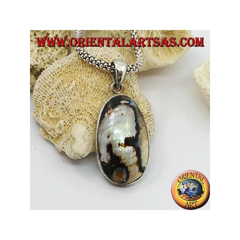 Smooth oval silver pendant with spotted mother of pearl