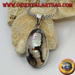 Smooth oval silver pendant with spotted mother of pearl