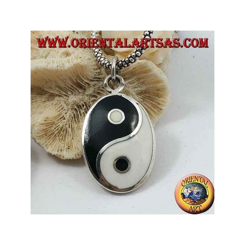 Colgante liso ovalado de plata, yin yang tao con madreperla