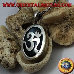Smooth oval silver pendant with ॐ om with onyx on the bottom (large)