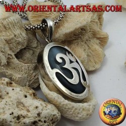 Glatter ovaler Silberanhänger mit Om mit Onyx auf der Unterseite (groß)