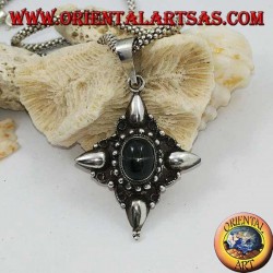 Silberanhänger mit ovalem schwarzen Stern (Diopside) und Verzierungen mit Kardinalpunkten