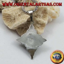 Silberanhänger mit ovalem schwarzen Stern (Diopside) und Verzierungen mit Kardinalpunkten