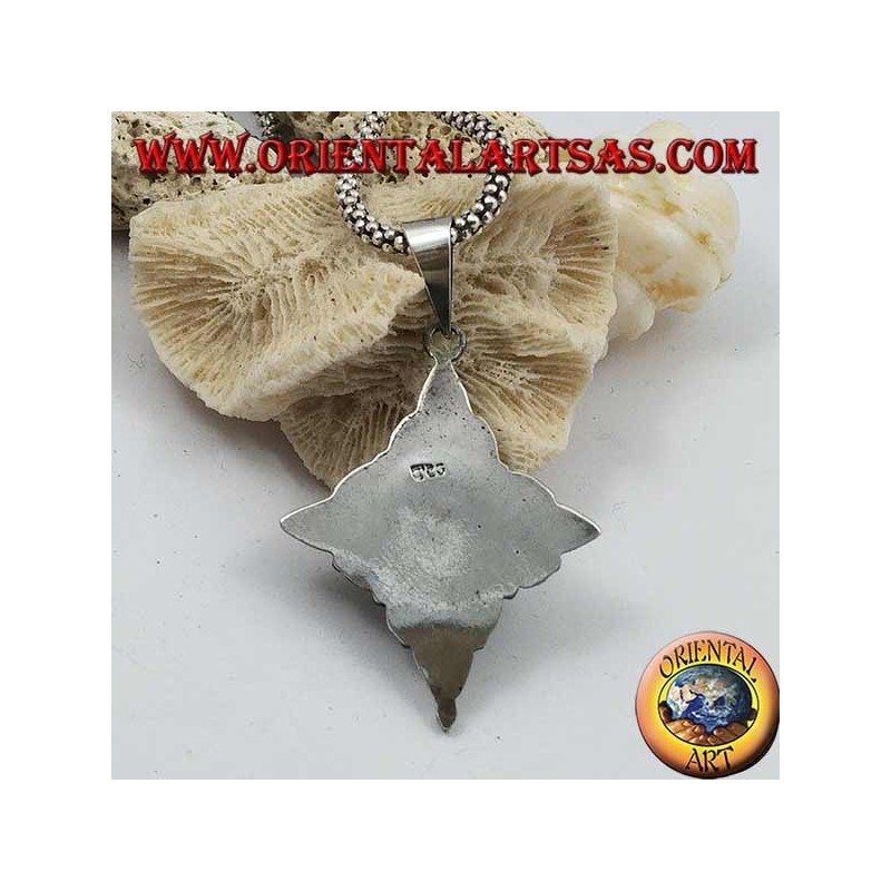 Pendentif en argent avec étoile noire ovale (Diopside) et décorations à points cardinaux