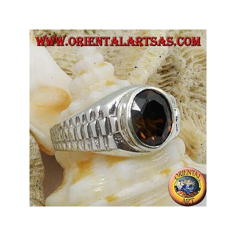 Anillo de plata con topacio ahumado ovalado y decoración de eslabones de reloj