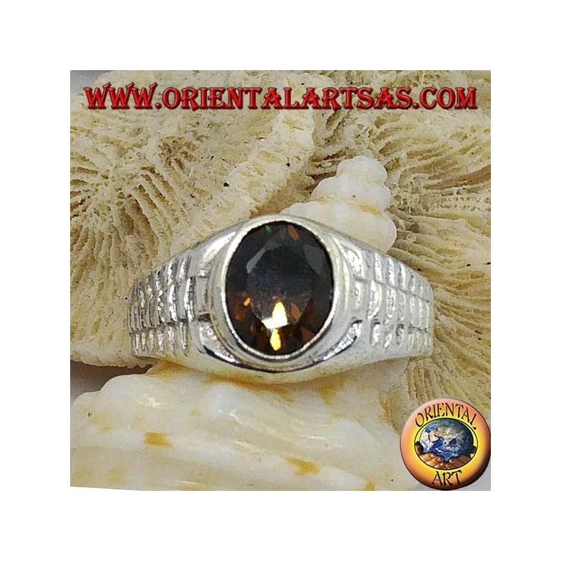 Anillo de plata con topacio ahumado ovalado y decoración de eslabones de reloj
