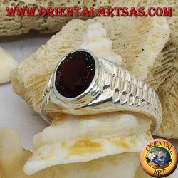 Bague en argent avec grenat ovale et décoration de lien d'horloge