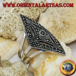 Silver ring in the shape of a rhombus studded with marcasites