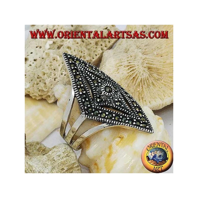 Anillo de plata con forma de rombo tachonado de marcasitas