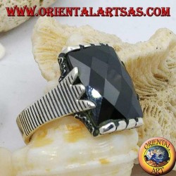 Bague en argent avec onyx rectangulaire à facettes et cadre clip