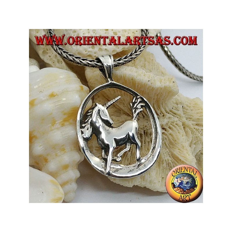 Pendentif licorne en argent dans le cercle