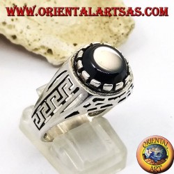 Silver ring with flat round onyx and perforated ribs on the sides