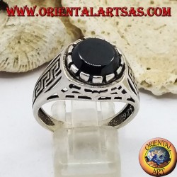 Bague en argent avec onyx plat rond et nervures perforées sur les côtés