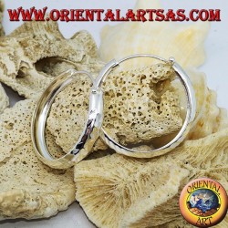 Breitkreis Silberohrringe mit 30 mm Diamantschliff.