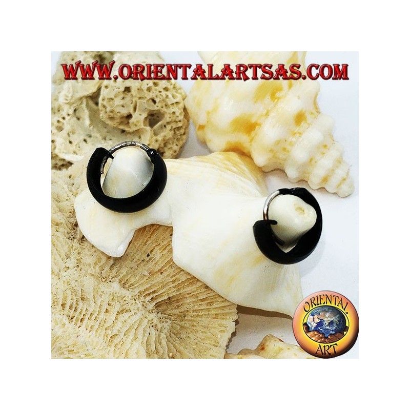 Pendientes de plata con círculo redondo esmaltado negro de 10 x 4 mm.
