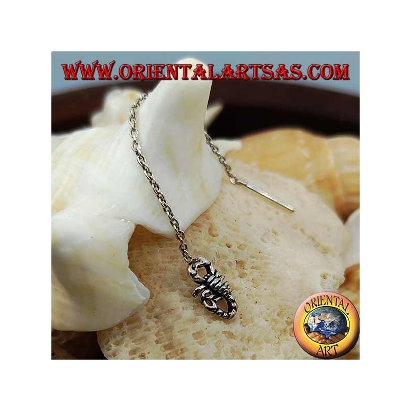 Pendientes de plata con escorpión de 6 cm.
